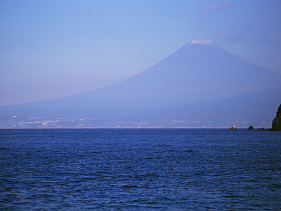 朝のうちうっすら富士山