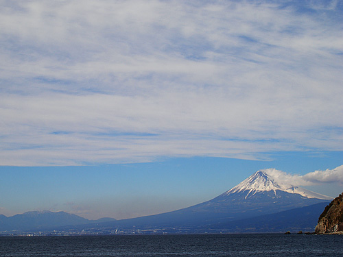 最近目立つ不思議な雲と富士山