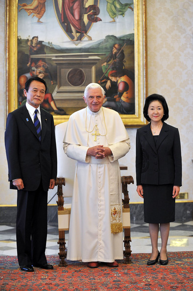 Pope+Meet+Prime+Minister+Japan+Taro+Aso+uqW-OZZw-BJl.jpg